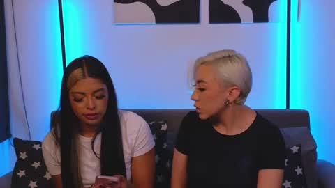 Snapshot of violettgrey_ chatting on 02.21.25 Violet online show from 02.21.25