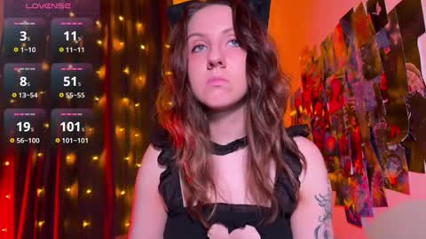 Snapshot of violettmo0n chatting on 02.15.26 Next stream 1522026 400 GMT 3 online show from 02.15.26