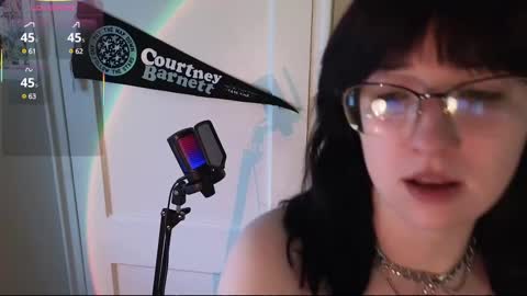 Snapshot of violetwinter666 chatting on 03.01.25 Violet Winter  indie sleaze goth girl next door online show from 03.01.25