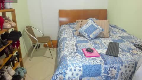 Snapshot of violleeet_ chatting on 03.23.26 violleeet_ online show from 03.23.26