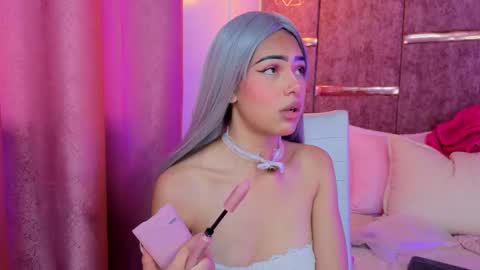 Snapshot of viollettebylyly chatting on 09.17.25 viollettebylyly online show from 09.17.25