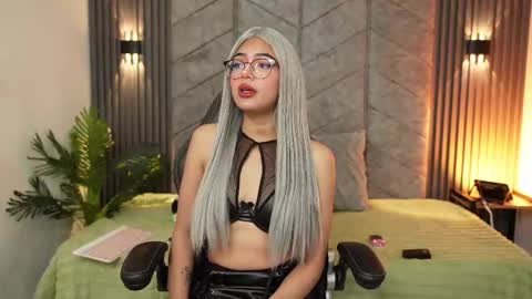 Snapshot of viollettebylyly chatting on 10.03.25 viollettebylyly online show from 10.03.25