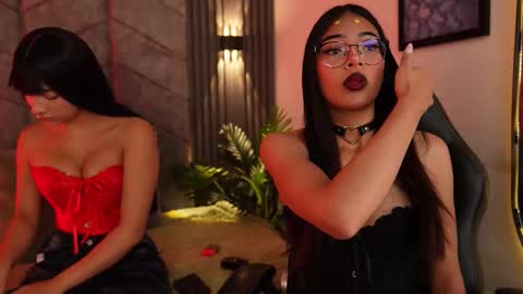 Snapshot of viollettebylyly chatting on 10.11.25 viollettebylyly online show from 10.11.25