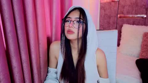 Snapshot of viollettebylyly chatting on 10.12.25 viollettebylyly online show from 10.12.25