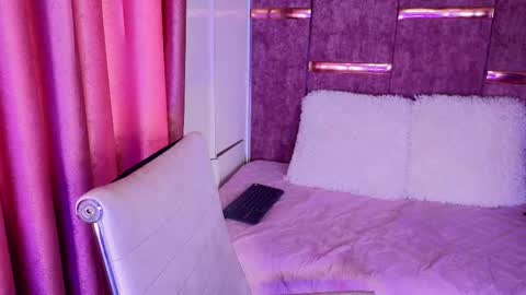 Snapshot of viollettebylyly chatting on 10.20.25 viollettebylyly online show from 10.20.25