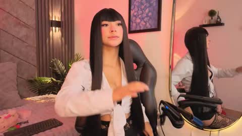 Snapshot of viollettebylyly chatting on 10.30.25 viollettebylyly online show from 10.30.25