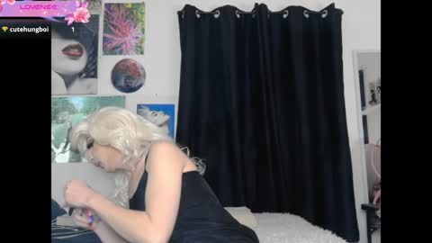 Snapshot of viperthedoll chatting on 04.08.26 Viper online show from 04.08.26