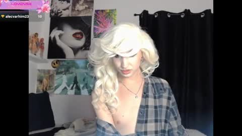 Snapshot of viperthedoll chatting on 04.11.26 Viper online show from 04.11.26