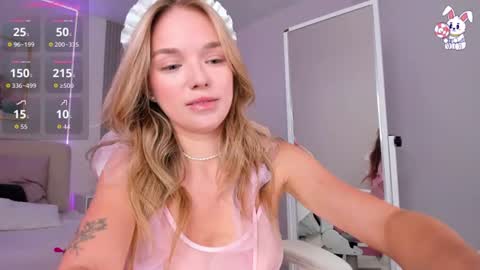 Snapshot of virrginchloee chatting on 06.23.26 Chloe online show from 06.23.26