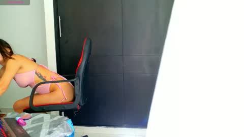 Snapshot of virtual_nymphx chatting on 10.11.25 your virtual girlfriend online show from 10.11.25