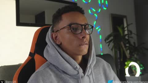 Snapshot of vito_benz chatting on 02.21.25 VITO BENZ online show from 02.21.25