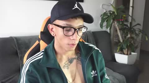 Snapshot of vito_benz chatting on 10.27.25 VITO BENZ online show from 10.27.25