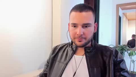 Snapshot of vito_ferrero chatting on 02.18.25 Vito Ferrer online show from 02.18.25