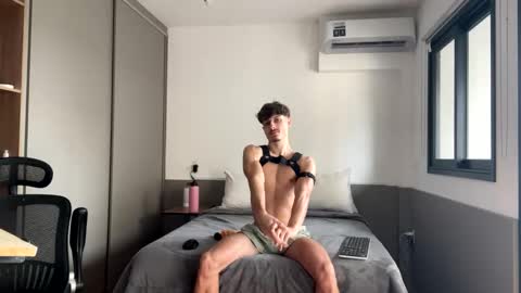 Snapshot of vitoraugustoxxx chatting on 10.04.25 vitoraugustoxxx online show from 10.04.25
