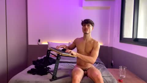 Snapshot of vitoraugustoxxx chatting on 10.10.25 vitoraugustoxxx online show from 10.10.25