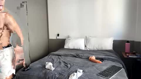Snapshot of vitoraugustoxxx chatting on 10.17.25 vitoraugustoxxx online show from 10.17.25