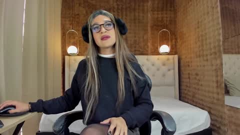 Snapshot of vitta_alfayed chatting on 01.09.25 VittaaaPlease help me with your thumbs up its important online show from 01.09.25