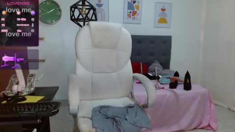 Snapshot of vittoria_lombardi07 chatting on 01.20.25 VITTORIA online show from 01.20.25
