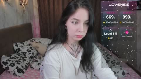 Vivi   online show from 01.25.25