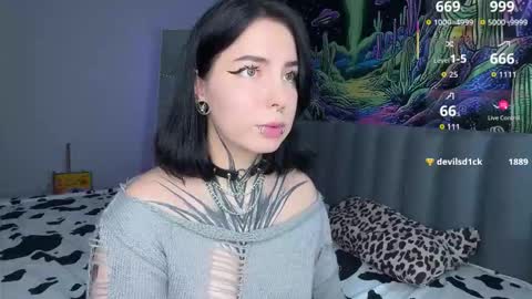 Snapshot of vivi__squirrel chatting on 10.22.25 Vivi online show from 10.22.25