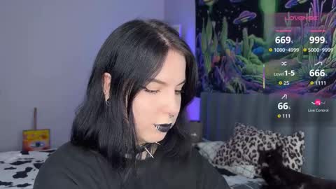 Snapshot of vivi__squirrel chatting on 11.06.25 Vivi online show from 11.06.25