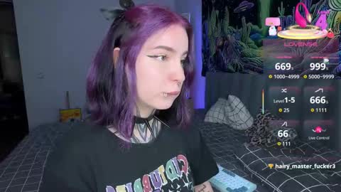 Snapshot of vivi__squirrel chatting on 11.13.25 Vivi online show from 11.13.25