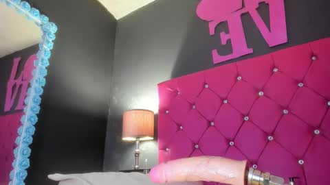 Snapshot of vivi_andrea chatting on 03.05.25 ANDREA online show from 03.05.25