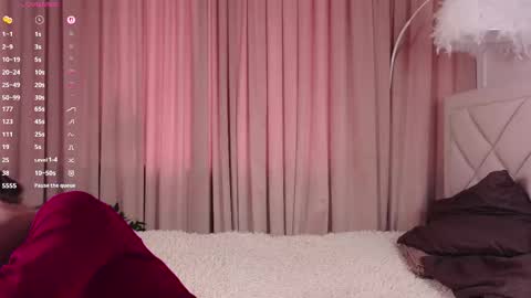 Snapshot of vivi_ennes chatting on 10.22.25 You like my friends can call me LUNA This is my first day here online show from 10.22.25