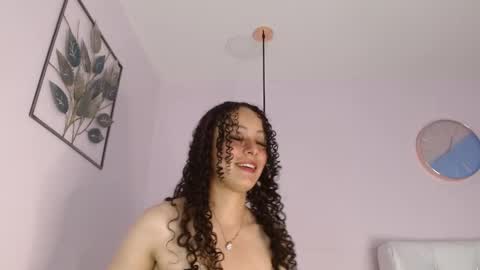 Snapshot of vivi_gh1 chatting on 10.02.25 Vivi online show from 10.02.25