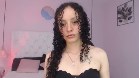 Snapshot of vivi_gh1 chatting on 10.15.25 Vivi online show from 10.15.25