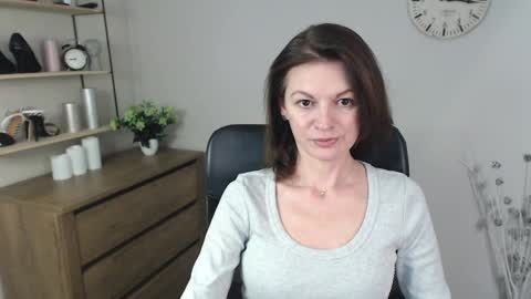 Vivian online show from 12.04.24