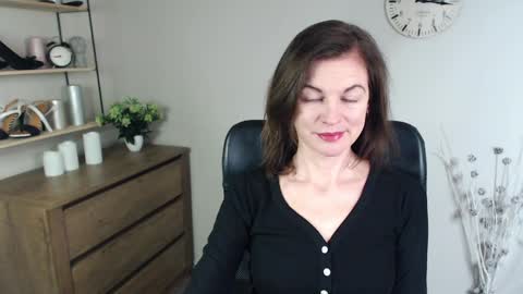 Vivian online show from 12.17.24