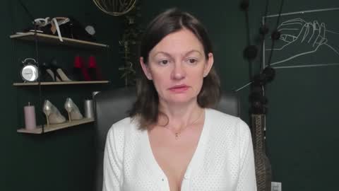 Vivian online show from 10.13.25