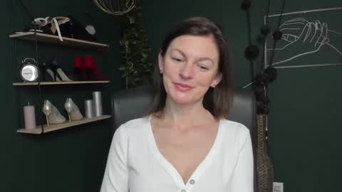 Vivian online show from 10.14.25