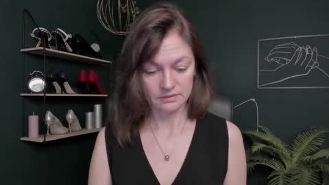 Vivian online show from 11.04.25