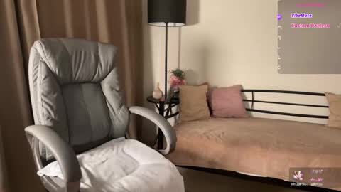 Vivian Evans online show from 10.15.25