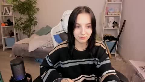 vivian_qwerty online show from 12.20.24