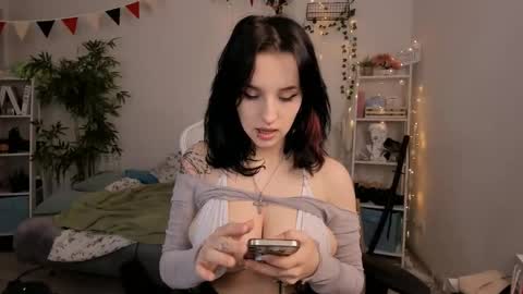 vivian_qwerty online show from 12.23.24