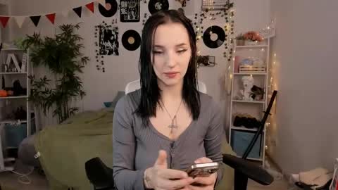 vivian_qwerty online show from 12.25.24