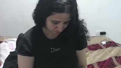 Snapshot of vivian_walt_ chatting on 12.21.24 melissa online show from 12.21.24