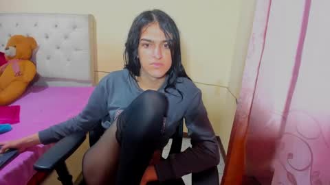 Snapshot of vivianalatin chatting on 12.23.24 instagram Viviana73215 online show from 12.23.24