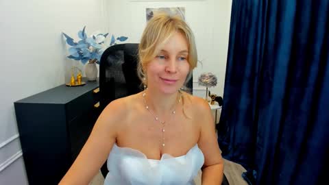 Snapshot of vivianlirei chatting on 09.11.25 Sinti online show from 09.11.25