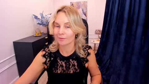 Snapshot of vivianlirei chatting on 09.25.25 Sinti online show from 09.25.25