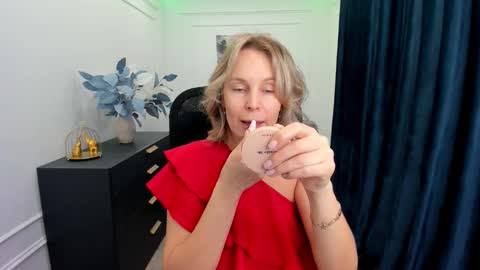 Snapshot of vivianlirei chatting on 10.11.25 Sinti online show from 10.11.25