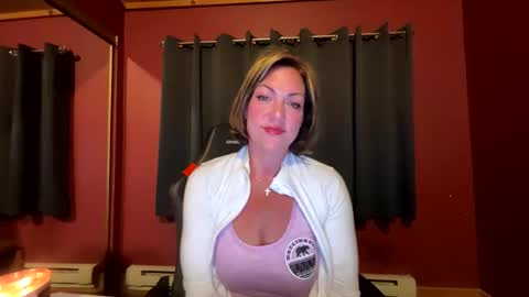 Snapshot of vivianluxe chatting on 10.25.25 VivianLuxe online show from 10.25.25