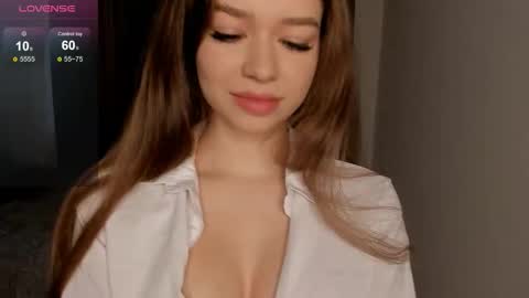 viviannayt online show from 10.18.25