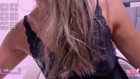 Snapshot of vivianne_scott chatting on 03.08.25 Vivi online show from 03.08.25