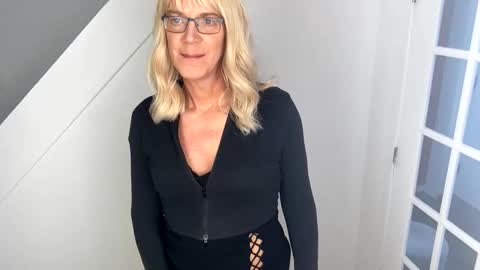 Vivlove online show from 12.24.24