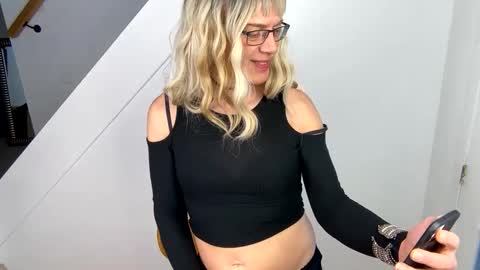 Vivlove online show from 01.24.25