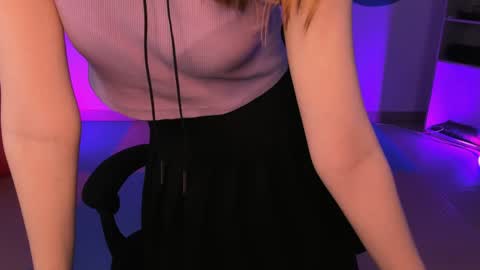 Snapshot of vivienleeigh chatting on 12.03.24 Vivien online show from 12.03.24